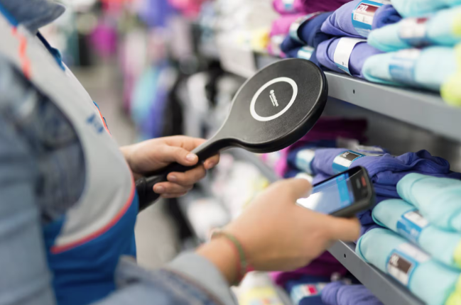 RFID scanning of apparel in a retail store